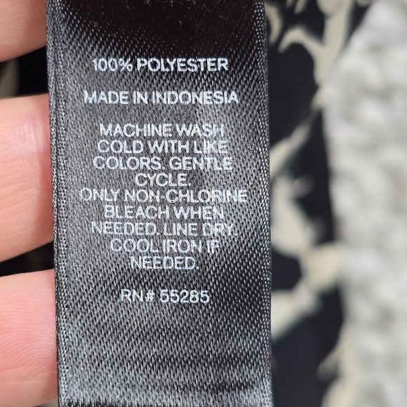 Express Portofino Women Dog Print Blouse Size Medium Roll Sleeve Slim Fit Office - Picture 5 of 10